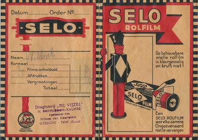 712183 Fotozakje in gebruik bij “De Vijzel”, Drogisterij, N. Boereboom-Kauerz, Willem van Noortplein [4a] te Utrecht.